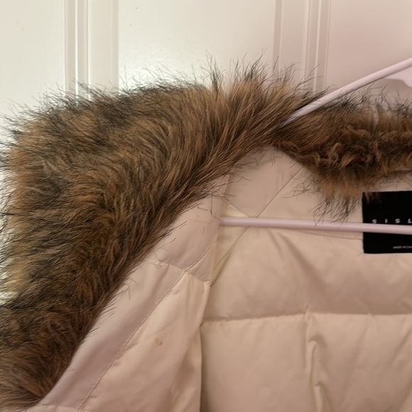 White Puffer Jacket with Faux Fur Collar - Picture 7 of 8